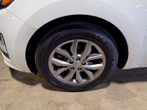 Snow White Pearl 2019 Kia Sedona EX
