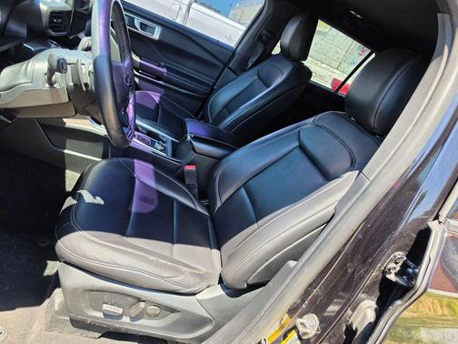 AGATE BLACK METALLIC 2020 Ford Explorer XLT