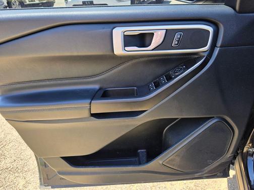 AGATE BLACK METALLIC 2020 Ford Explorer XLT