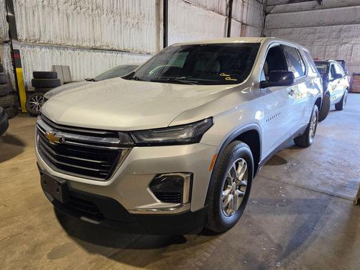 Silver Ice Metallic 2022 Chevrolet Traverse LS
