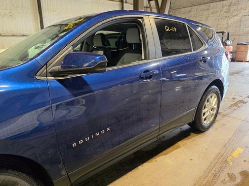 Blue Glow Metallic 2022 Chevrolet Equinox 1LT