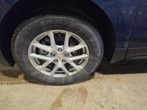 Blue Glow Metallic 2022 Chevrolet Equinox 1LT