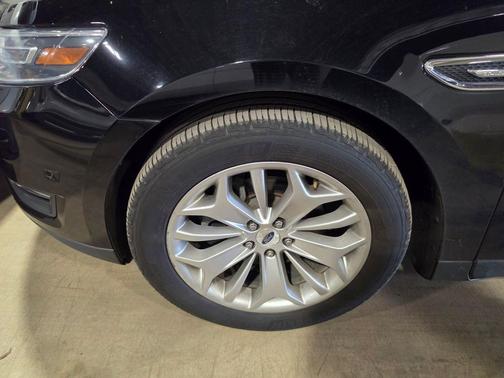 Shadow Black 2018 Ford Taurus Limited