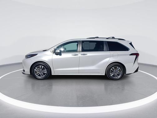 2022 Toyota Sienna XLE 7 Passenger