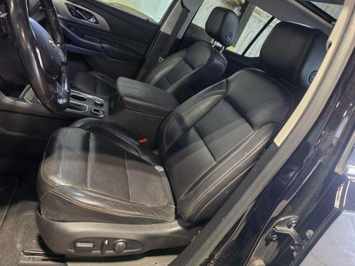 Mosaic Black Metallic 2018 Chevrolet Traverse LT Leather