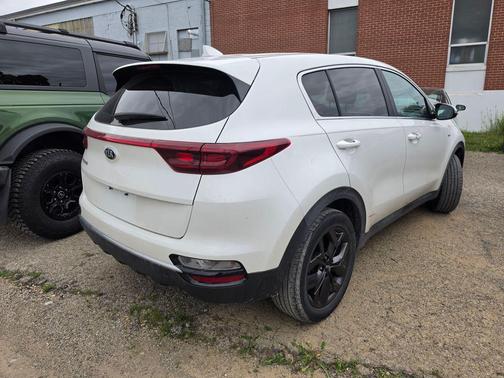 Snow White Pearl 2022 Kia Sportage LX