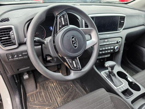 Snow White Pearl 2022 Kia Sportage LX