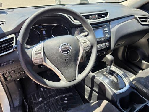 Glacier White 2016 Nissan Rogue S
