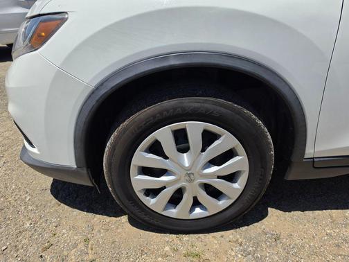 Glacier White 2016 Nissan Rogue S