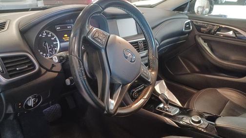 2018 INFINITI QX30 ESSENTIAL