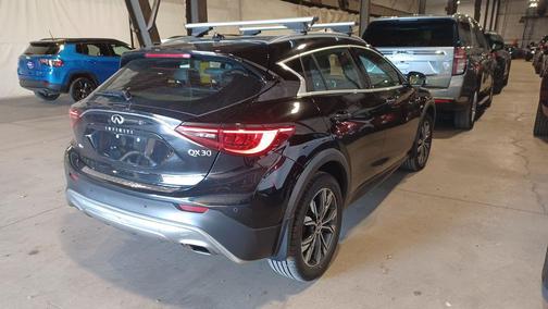 2018 INFINITI QX30 ESSENTIAL