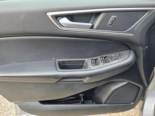 ICONIC SILVER 2022 Ford Edge SEL