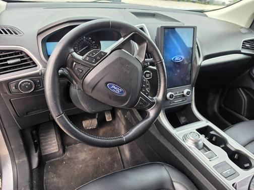 ICONIC SILVER 2022 Ford Edge SEL