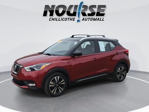 Cayenne Red/Super Black 2019 Nissan Kicks SR