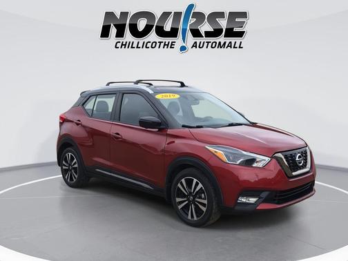 Cayenne Red/Super Black 2019 Nissan Kicks SR