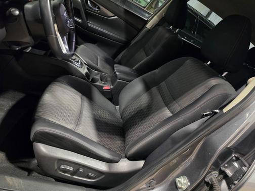 Gun Metallic 2020 Nissan Rogue SV