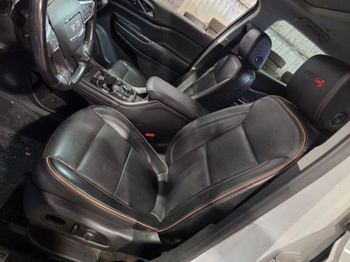 Summit White 2021 GMC Acadia AT4