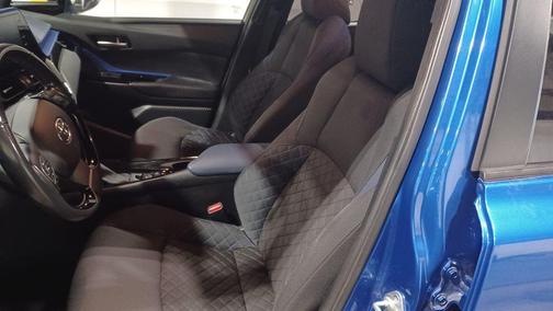 2022 Toyota C-HR XLE