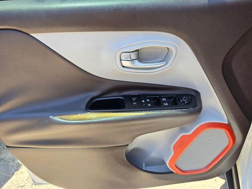 Alpine White 2015 Jeep Renegade Limited