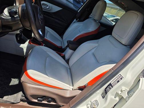 Alpine White 2015 Jeep Renegade Limited