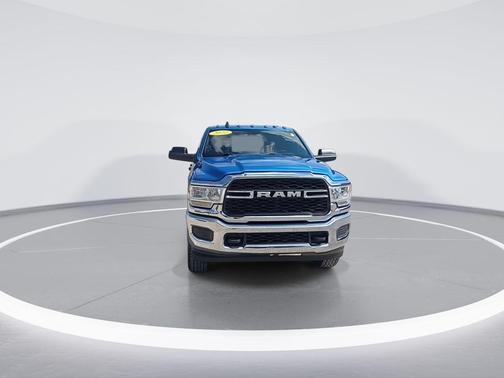2022 RAM 2500 Tradesman Crew Cab 4x4 6'4' Box