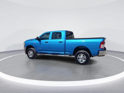 2022 RAM 2500 Tradesman Crew Cab 4x4 6'4' Box