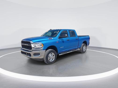 2022 RAM 2500 Tradesman Crew Cab 4x4 6'4' Box