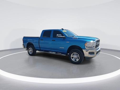 2022 RAM 2500 Tradesman Crew Cab 4x4 6'4' Box