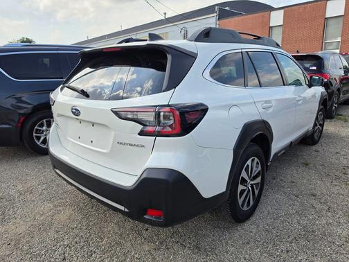 Crystal White Pearl 2023 Subaru Outback Premium