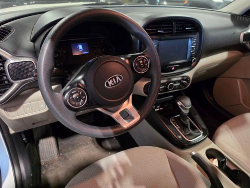 Snow White Pearl 2020 Kia Soul LX