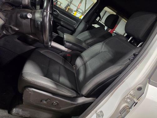 Bright White Clearcoat 2019 RAM 1500 Big Horn
