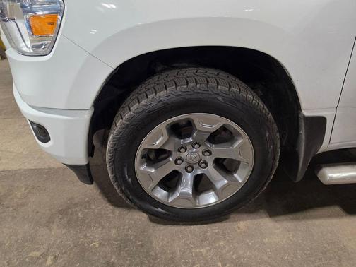 Bright White Clearcoat 2019 RAM 1500 Big Horn