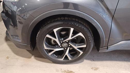 Magnetic Gray Metallic 2018 Toyota C-HR XLE Premium