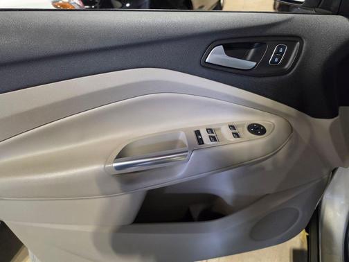 WHITE GOLD METALLIC 2017 Ford Escape SE