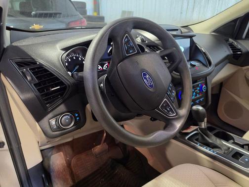 WHITE GOLD METALLIC 2017 Ford Escape SE