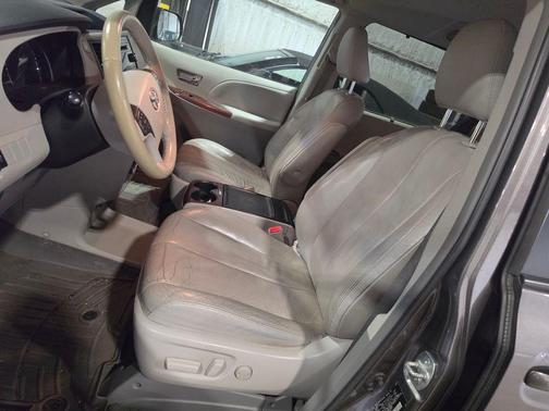 Predawn Gray Mica 2014 Toyota Sienna XLE
