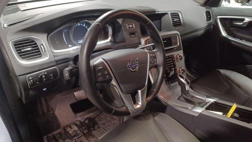 2018 Volvo V60 Cross Country T5