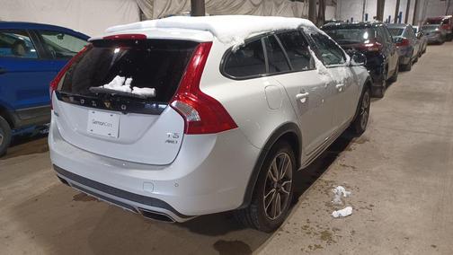 2018 Volvo V60 Cross Country T5