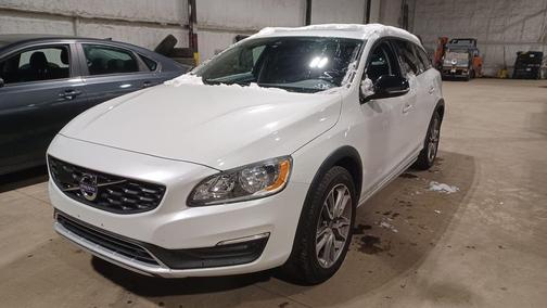 2018 Volvo V60 Cross Country T5