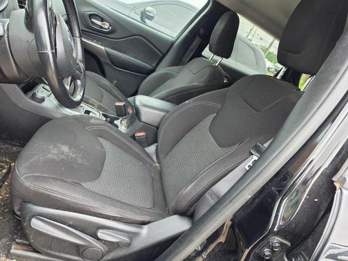 Diamond Black Crystal Pearlcoat 2020 Jeep Cherokee Latitude