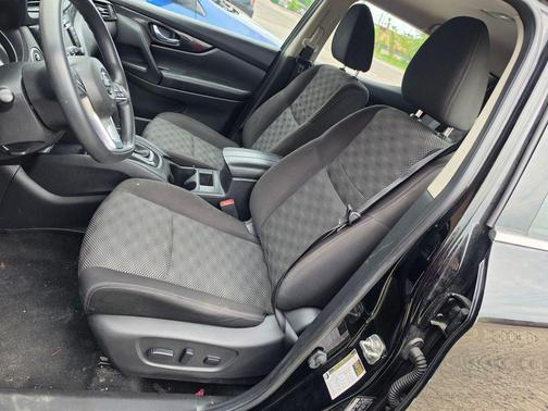 Magnetic Black Pearl 2019 Nissan Rogue Sport SV