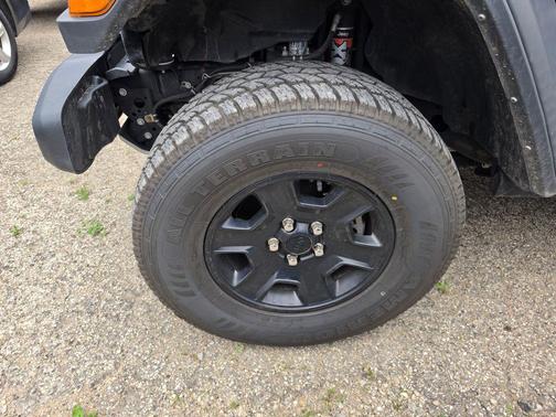 Black Clearcoat 2023 Jeep Gladiator Mojave 4x4