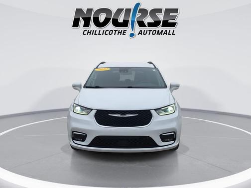 Bright White Clearcoat 2022 Chrysler Pacifica Touring L
