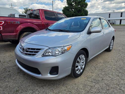 Classic Silver Metallic 2013 Toyota Corolla LE