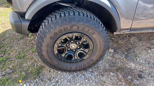 CARBONIZED GRAY METALLIC 2023 Ford Bronco Wildtrak