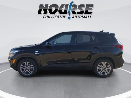 Cherry Black 2021 Kia Seltos LX