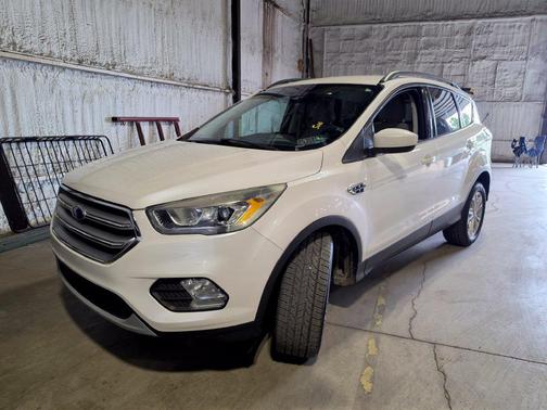 White Platinum Metallic Tri-Coat 2017 Ford Escape SE