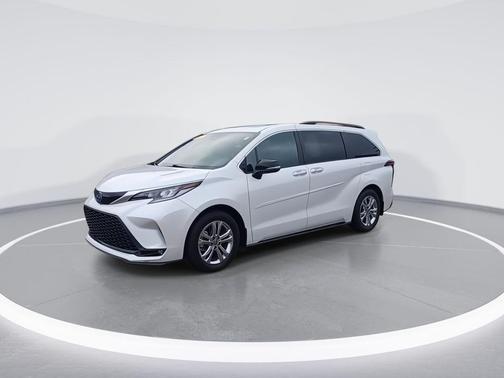 2023 Toyota Sienna XSE 7 Passenger