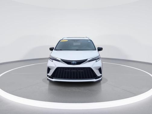 2023 Toyota Sienna XSE 7 Passenger