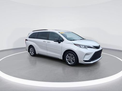 2023 Toyota Sienna XSE 7 Passenger